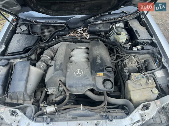 Серый Мерседес Е-Класс, объемом двигателя 3.2 л и пробегом 400 тыс. км за 2700 $, фото 13 на Automoto.ua