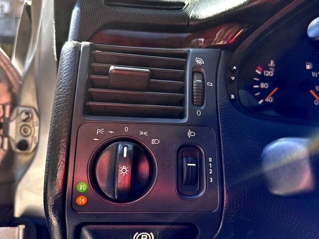 Серый Мерседес Е-Класс, объемом двигателя 2.8 л и пробегом 340 тыс. км за 5000 $, фото 6 на Automoto.ua