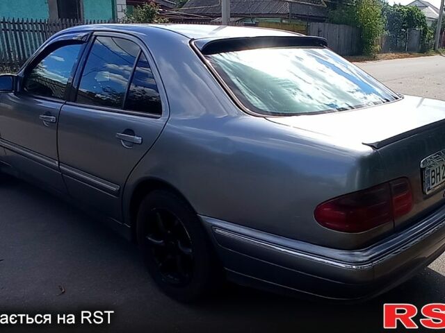 Серый Мерседес Е-Класс, объемом двигателя 2.8 л и пробегом 570 тыс. км за 3800 $, фото 6 на Automoto.ua