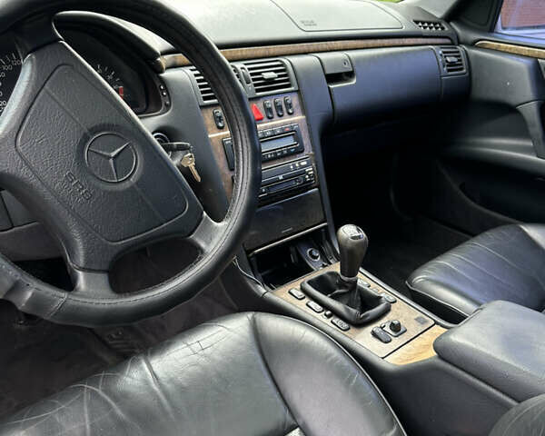 Сірий Мерседес Е-Клас, об'ємом двигуна 2.8 л та пробігом 350 тис. км за 2700 $, фото 5 на Automoto.ua