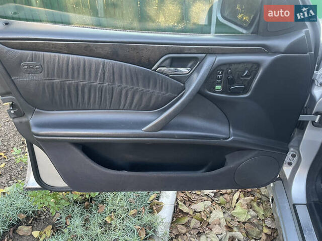 Мерседес Е-Класс 1999 в Одессе на Automoto.ua Серый Мерседес Е-Класс, объемом двигателя 3.2 л и пробегом 430 тыс. км за 3200 $, фото 7 на Automoto.ua