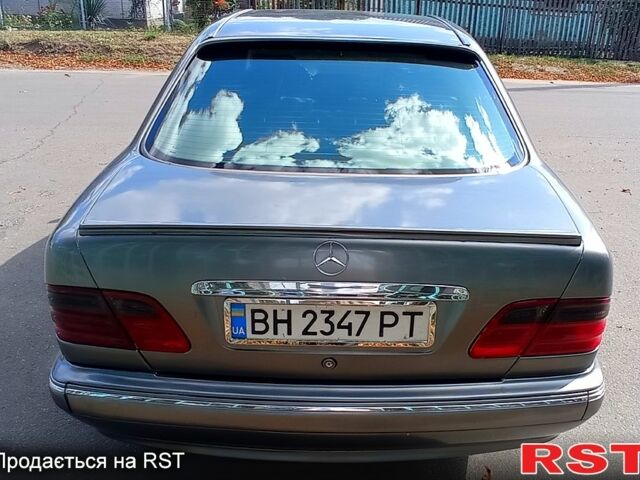 Серый Мерседес Е-Класс, объемом двигателя 2.8 л и пробегом 570 тыс. км за 3800 $, фото 9 на Automoto.ua