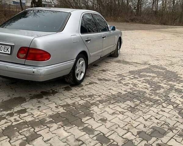 Сірий Мерседес Е-Клас, об'ємом двигуна 2.8 л та пробігом 250 тис. км за 2700 $, фото 1 на Automoto.ua