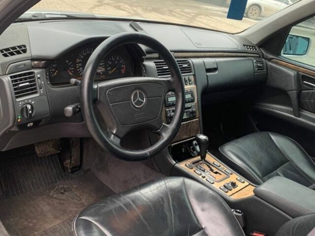 Сірий Мерседес Е-Клас, об'ємом двигуна 2.8 л та пробігом 250 тис. км за 2700 $, фото 7 на Automoto.ua