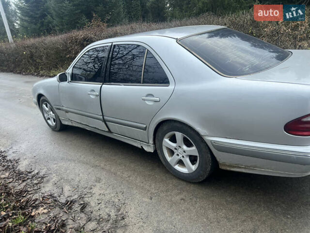 Серый Мерседес Е-Класс, объемом двигателя 3.2 л и пробегом 400 тыс. км за 2700 $, фото 7 на Automoto.ua