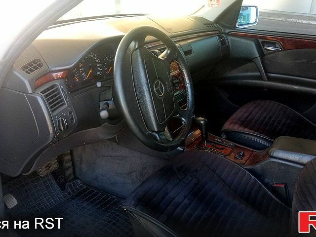 Серый Мерседес Е-Класс, объемом двигателя 2 л и пробегом 320 тыс. км за 4800 $, фото 5 на Automoto.ua