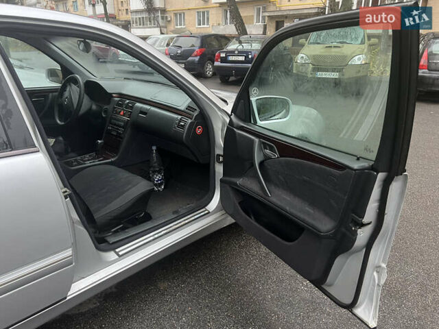 Серый Мерседес Е-Класс, объемом двигателя 2.7 л и пробегом 299 тыс. км за 5200 $, фото 7 на Automoto.ua