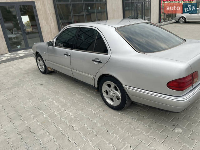 Мерседес Е-Класс 1999 в Тернополе на Automoto.ua Серый Мерседес Е-Класс, объемом двигателя 2.8 л и пробегом 290 тыс. км за 2900 $, фото 4 на Automoto.ua