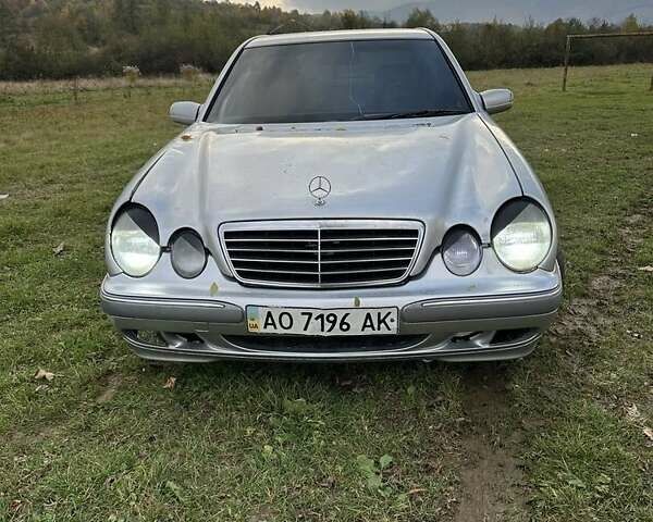 Мерседес Е-Класс 1999 в Ужгороде на Automoto.ua Серый Мерседес Е-Класс, объемом двигателя 2 л и пробегом 307 тыс. км за 2100 $, фото 6 на Automoto.ua