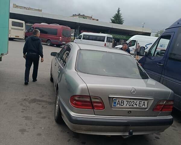 Сірий Мерседес Е-Клас, об'ємом двигуна 2.1 л та пробігом 500 тис. км за 4500 $, фото 4 на Automoto.ua