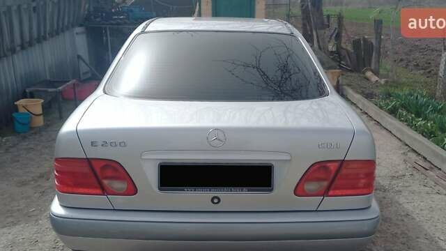 Серый Мерседес Е-Класс, объемом двигателя 2.2 л и пробегом 262 тыс. км за 5000 $, фото 5 на Automoto.ua