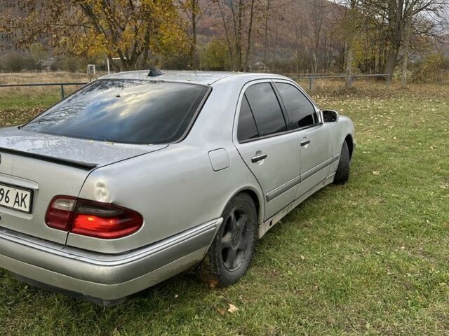 Мерседес Е-Класс 1999 в Ужгороде на Automoto.ua Серый Мерседес Е-Класс, объемом двигателя 2 л и пробегом 307 тыс. км за 2100 $, фото 3 на Automoto.ua