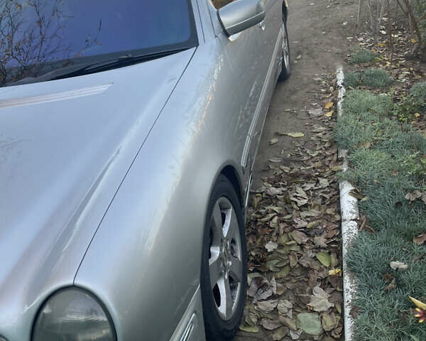 Мерседес Е-Класс 1999 в Одессе на Automoto.ua Серый Мерседес Е-Класс, объемом двигателя 3.2 л и пробегом 430 тыс. км за 3200 $, фото 3 на Automoto.ua