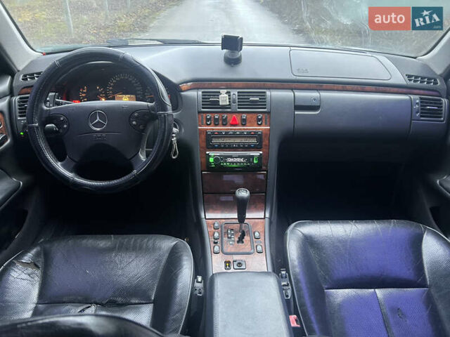 Серый Мерседес Е-Класс, объемом двигателя 3.2 л и пробегом 400 тыс. км за 2700 $, фото 11 на Automoto.ua