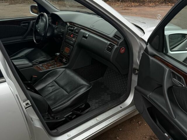 Сірий Мерседес Е-Клас, об'ємом двигуна 2.7 л та пробігом 280 тис. км за 5999 $, фото 9 на Automoto.ua