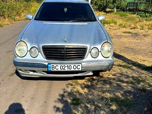 Сірий Мерседес Е-Клас, об'ємом двигуна 2.1 л та пробігом 400 тис. км за 3500 $, фото 3 на Automoto.ua