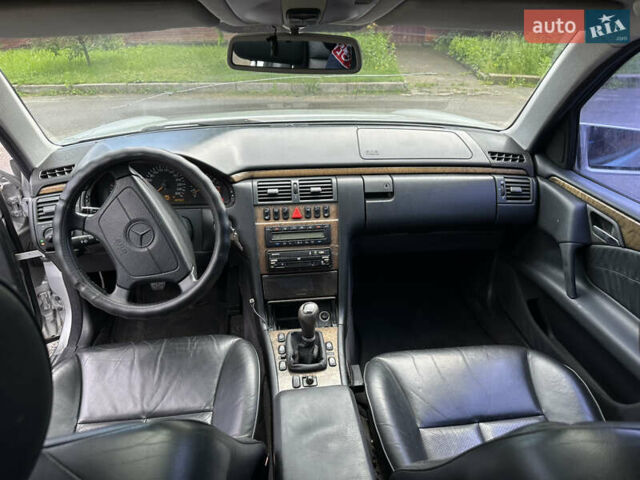 Сірий Мерседес Е-Клас, об'ємом двигуна 2.8 л та пробігом 350 тис. км за 2700 $, фото 8 на Automoto.ua