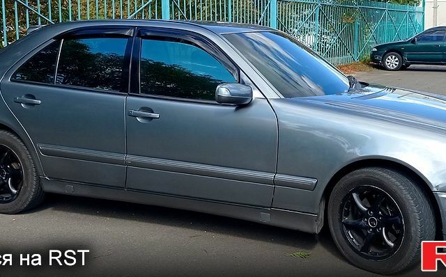 Серый Мерседес Е-Класс, объемом двигателя 2.8 л и пробегом 570 тыс. км за 3800 $, фото 10 на Automoto.ua