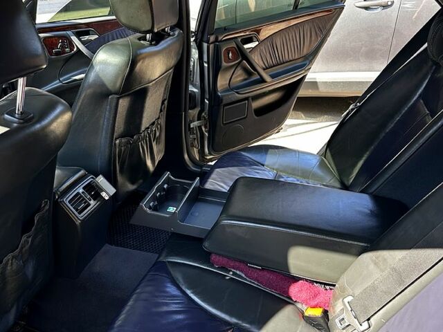 Серый Мерседес Е-Класс, объемом двигателя 2.8 л и пробегом 340 тыс. км за 5000 $, фото 5 на Automoto.ua