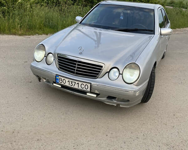 Серый Мерседес Е-Класс, объемом двигателя 2.15 л и пробегом 400 тыс. км за 4950 $, фото 2 на Automoto.ua