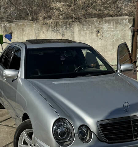 Серый Мерседес Е-Класс, объемом двигателя 2.2 л и пробегом 663 тыс. км за 4700 $, фото 8 на Automoto.ua