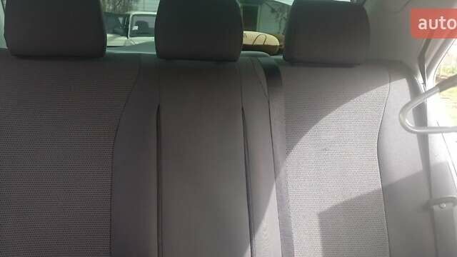 Серый Мерседес Е-Класс, объемом двигателя 2.2 л и пробегом 262 тыс. км за 5000 $, фото 12 на Automoto.ua