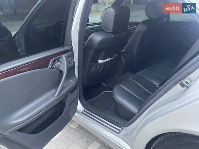 Мерседес Е-Клас 1999 у Белгород-Днестровском на Automoto.ua Сірий Мерседес Е-Клас, об'ємом двигуна 2.1 л та пробігом 450 тис. км за 5100 $, фото 5 на Automoto.ua