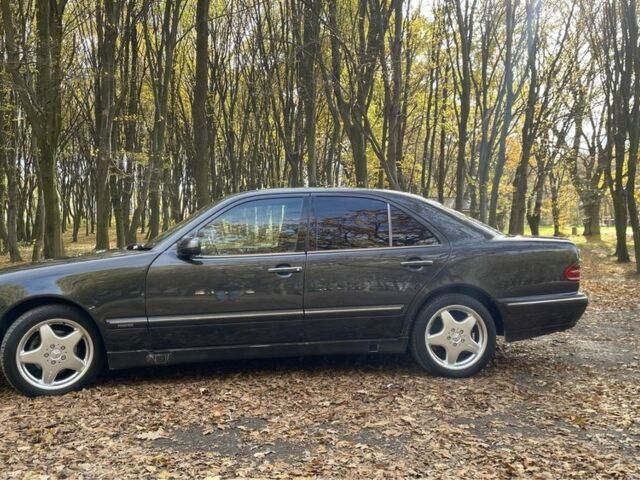 Мерседес Е-Клас 1999 у Львові на Automoto.ua Сірий Мерседес Е-Клас, об'ємом двигуна 2.2 л та пробігом 311 тис. км за 3850 $, фото 5 на Automoto.ua