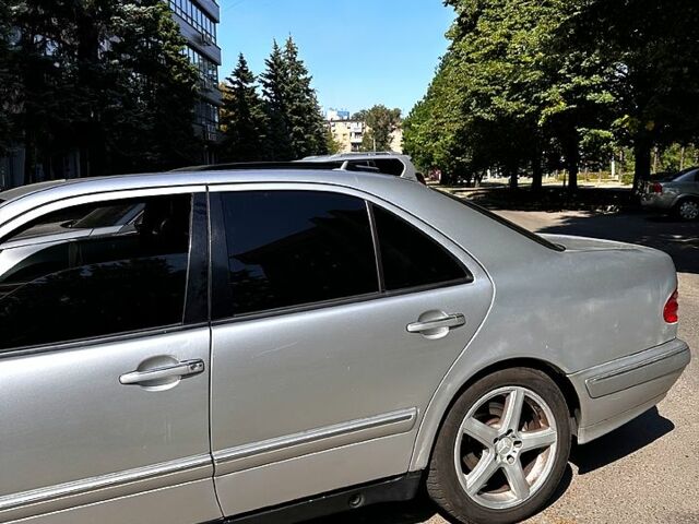 Серый Мерседес Е-Класс, объемом двигателя 2.8 л и пробегом 340 тыс. км за 5000 $, фото 1 на Automoto.ua