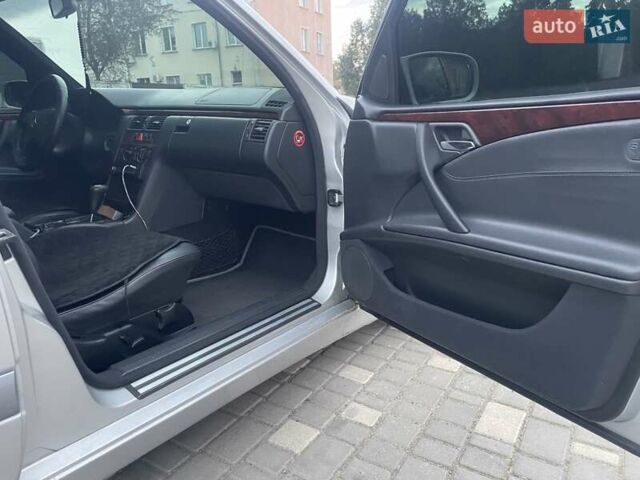 Мерседес Е-Клас 1999 у Белгород-Днестровском на Automoto.ua Сірий Мерседес Е-Клас, об'ємом двигуна 2.1 л та пробігом 450 тис. км за 5100 $, фото 7 на Automoto.ua