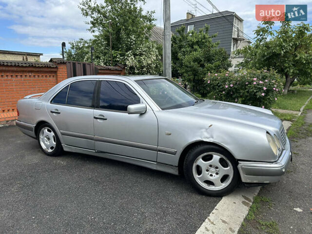 Сірий Мерседес Е-Клас, об'ємом двигуна 2.8 л та пробігом 350 тис. км за 2700 $, фото 3 на Automoto.ua