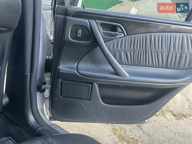 Мерседес Е-Класс 1999 в Одессе на Automoto.ua Серый Мерседес Е-Класс, объемом двигателя 3.2 л и пробегом 430 тыс. км за 3200 $, фото 12 на Automoto.ua