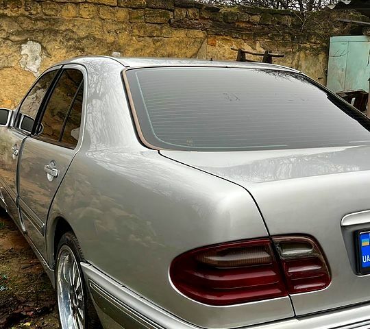 Сірий Мерседес Е-Клас, об'ємом двигуна 2.1 л та пробігом 400 тис. км за 2700 $, фото 7 на Automoto.ua