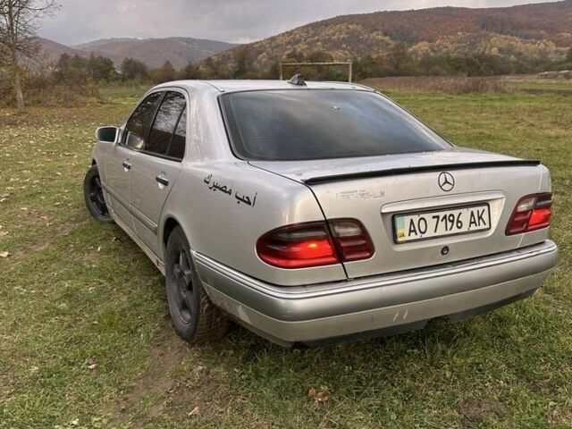 Мерседес Е-Класс 1999 в Ужгороде на Automoto.ua Серый Мерседес Е-Класс, объемом двигателя 2 л и пробегом 307 тыс. км за 2100 $, фото 2 на Automoto.ua
