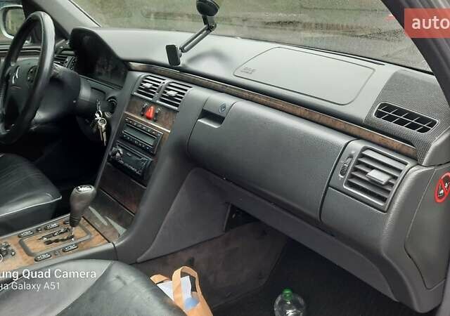 Серый Мерседес Е-Класс, объемом двигателя 2.7 л и пробегом 320 тыс. км за 5200 $, фото 33 на Automoto.ua