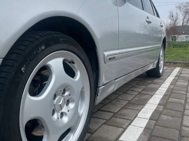 Серый Мерседес Е-Класс, объемом двигателя 3.2 л и пробегом 350 тыс. км за 5200 $, фото 5 на Automoto.ua