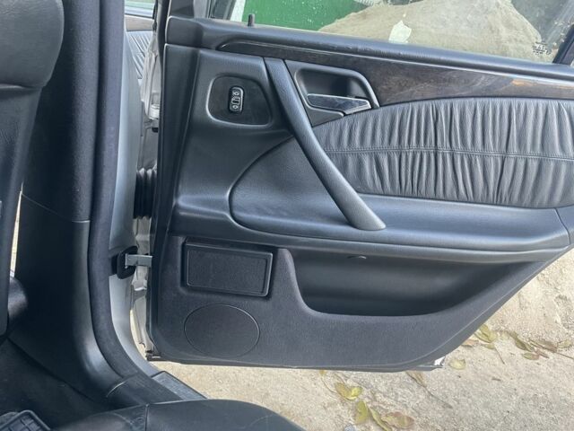 Сірий Мерседес Е-Клас, об'ємом двигуна 3.2 л та пробігом 430 тис. км за 3200 $, фото 11 на Automoto.ua