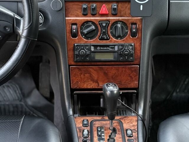 Серый Мерседес Е-Класс, объемом двигателя 2.7 л и пробегом 420 тыс. км за 4500 $, фото 9 на Automoto.ua