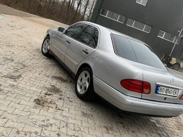 Сірий Мерседес Е-Клас, об'ємом двигуна 2.8 л та пробігом 250 тис. км за 2700 $, фото 1 на Automoto.ua