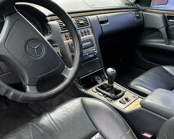 Сірий Мерседес Е-Клас, об'ємом двигуна 2.8 л та пробігом 350 тис. км за 2700 $, фото 7 на Automoto.ua