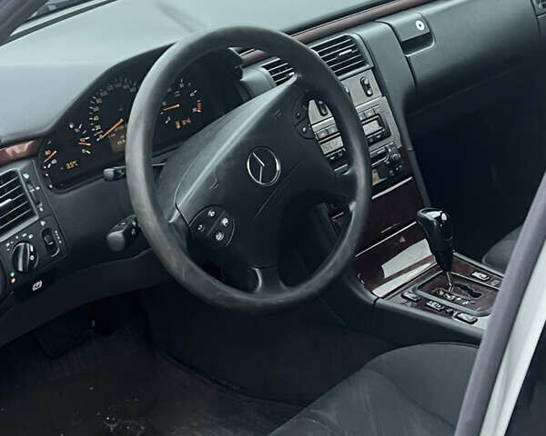 Серый Мерседес Е-Класс, объемом двигателя 2.7 л и пробегом 299 тыс. км за 5200 $, фото 4 на Automoto.ua