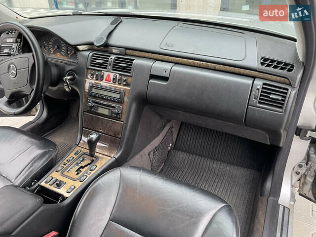 Мерседес Е-Класс 1999 в Тернополе на Automoto.ua Серый Мерседес Е-Класс, объемом двигателя 2.8 л и пробегом 290 тыс. км за 2900 $, фото 10 на Automoto.ua