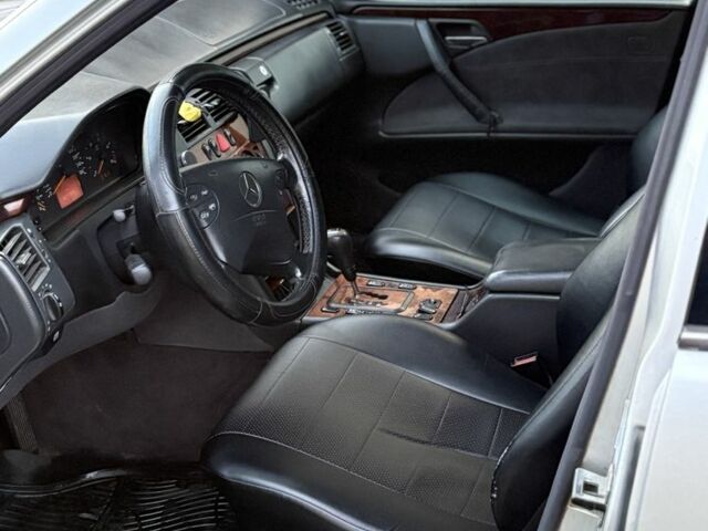 Серый Мерседес Е-Класс, объемом двигателя 2.7 л и пробегом 420 тыс. км за 4500 $, фото 7 на Automoto.ua