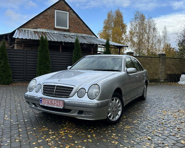 Сірий Мерседес Е-Клас, об'ємом двигуна 2 л та пробігом 88 тис. км за 9600 $, фото 1 на Automoto.ua