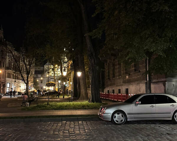 Серый Мерседес Е-Класс, объемом двигателя 2.6 л и пробегом 210 тыс. км за 6000 $, фото 4 на Automoto.ua