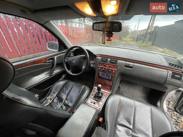 Серый Мерседес Е-Класс, объемом двигателя 2.15 л и пробегом 340 тыс. км за 3400 $, фото 4 на Automoto.ua