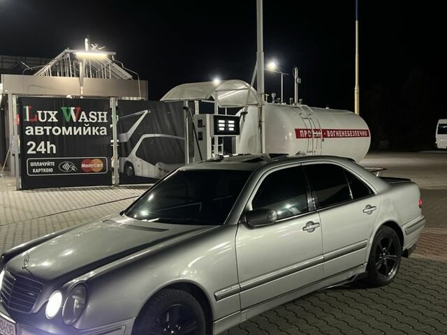 Серый Мерседес Е-Класс, объемом двигателя 2.8 л и пробегом 490 тыс. км за 4400 $, фото 6 на Automoto.ua