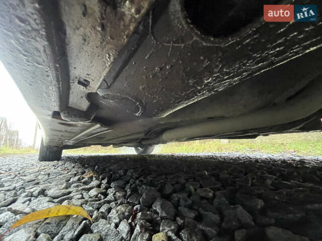 Серый Мерседес Е-Класс, объемом двигателя 2.15 л и пробегом 340 тыс. км за 3400 $, фото 3 на Automoto.ua