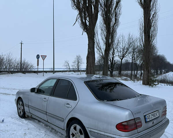 Серый Мерседес Е-Класс, объемом двигателя 2.8 л и пробегом 455 тыс. км за 3199 $, фото 6 на Automoto.ua