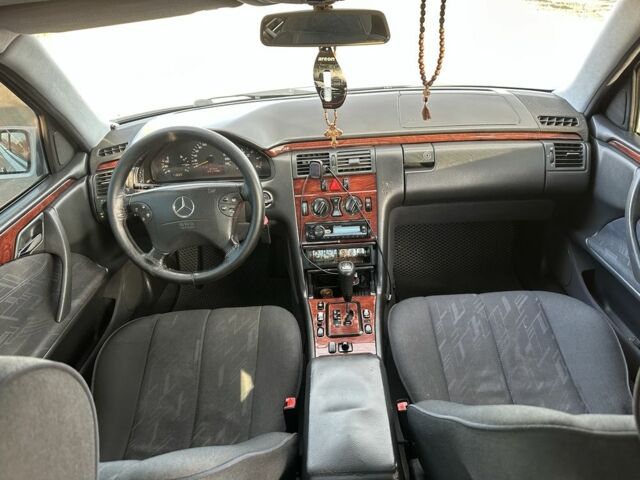 Сірий Мерседес Е-Клас, об'ємом двигуна 2.2 л та пробігом 470 тис. км за 4699 $, фото 6 на Automoto.ua